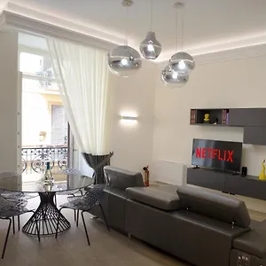 https://fafgrandsuitenapoli.hotels-amalfi.com